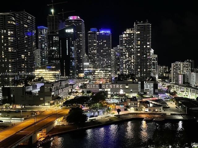 Foto del edificio - 350 S Miami Ave