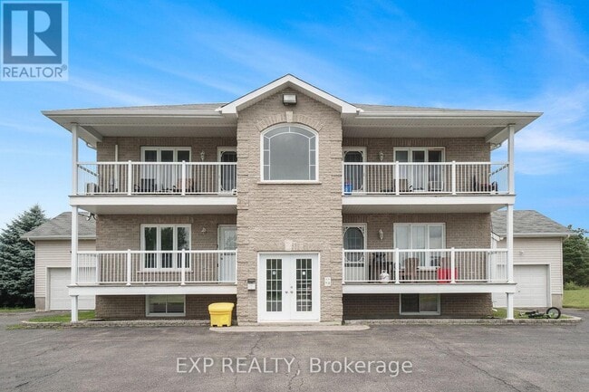 Building Photo - 525 Russell Rd