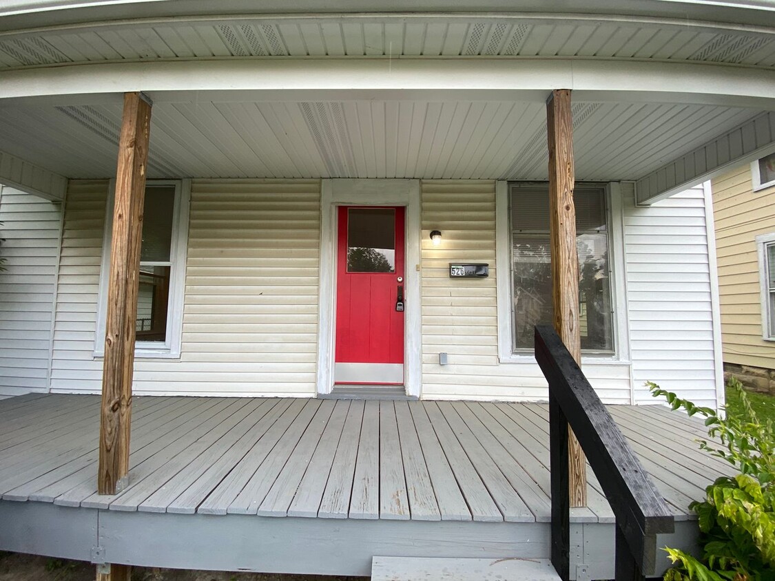 Primary Photo - Campbell Estate : ** MOVE IN SPECIAL**