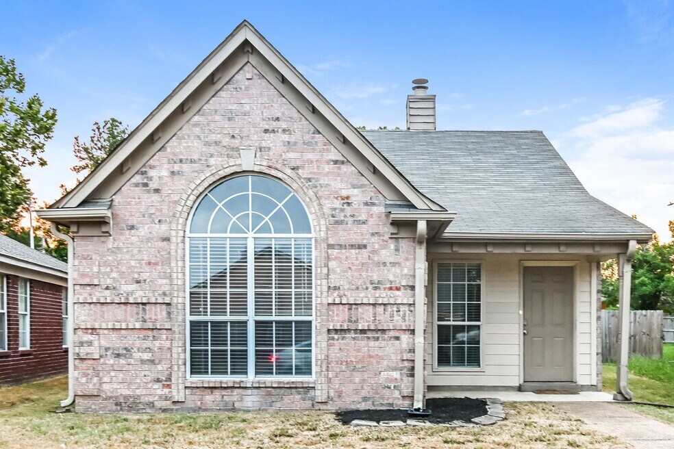 3542 E Regency Park Cir