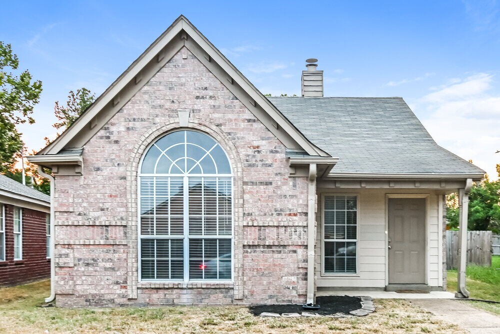 Primary Photo - 3542 E Regency Park Cir