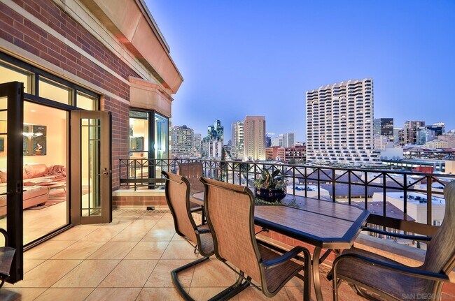 Foto del edificio - 500 W Harbor Dr