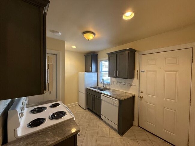 Building Photo - T.R. Lawing Realty Property