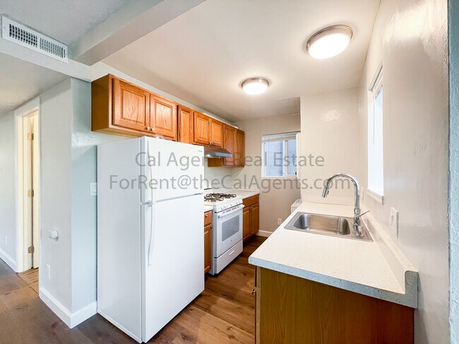 Foto del edificio - 1023 W Grand Ave