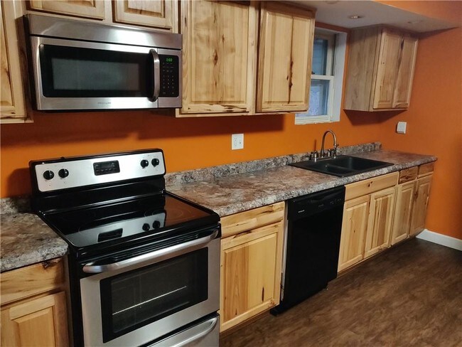 Foto del edificio - 7315 W Ridge Rd