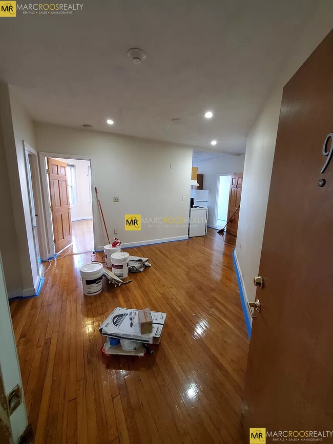 Building Photo - 378 Riverway