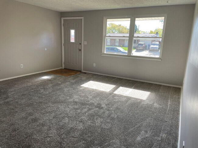 Foto del edificio - 4 Bedroom Home in Huber Heights