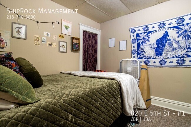 Foto del edificio - 820 E 5th St