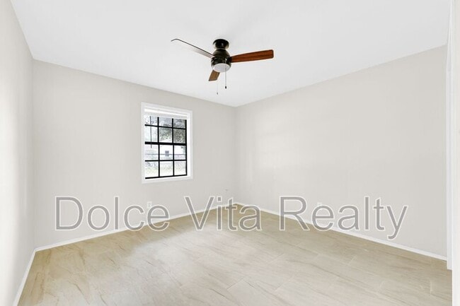Foto del edificio - 2213 W Dallas Ave
