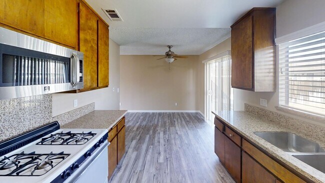 Foto del edificio - 2 Bedroom upgraded apartment