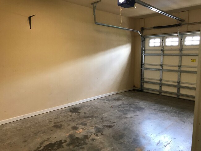 Building Photo - 170 Iron Horse Dr