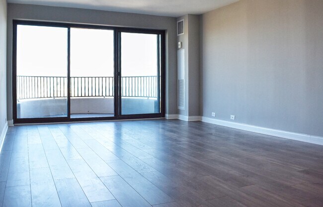 Building Photo - 2020 N Lincoln Park W