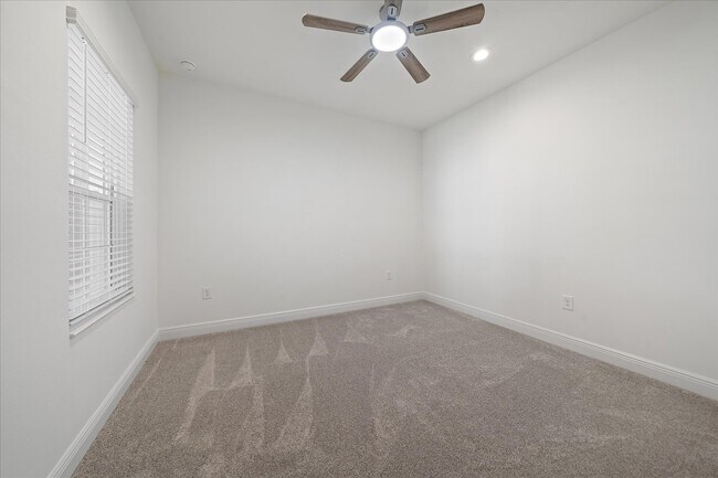 Building Photo - 2325 Blue Mahoe Ln