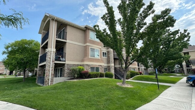 Building Photo - Beautiful 3 bedroom 2 bath in Pleasant Grove