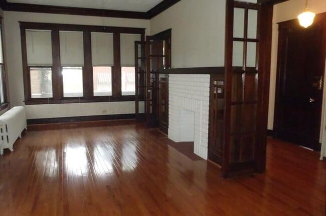 Building Photo - 329 Circle Ave