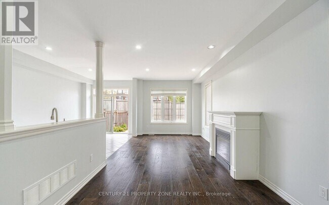 Building Photo - 6 Dufay Rd