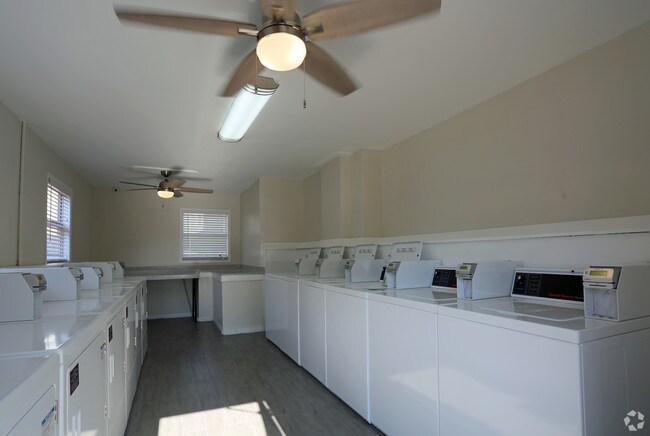 Foto del edificio - 11716 N 58th St