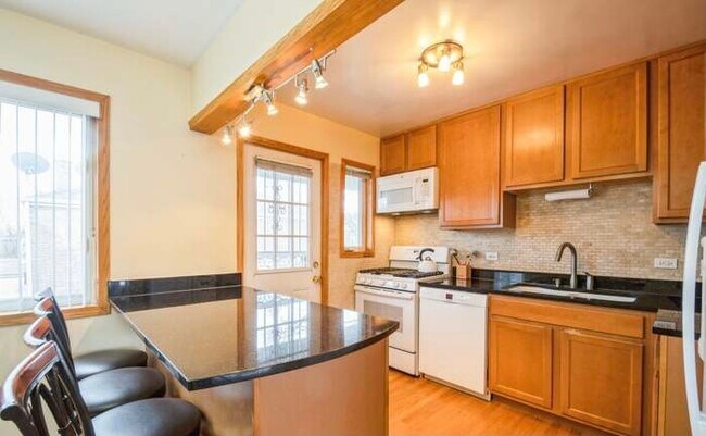Foto del edificio - 2951 W Rosemont Ave