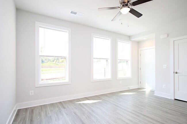 Foto del edificio - Pet-Friendly Brookhill Commons Townhome-Style Condo