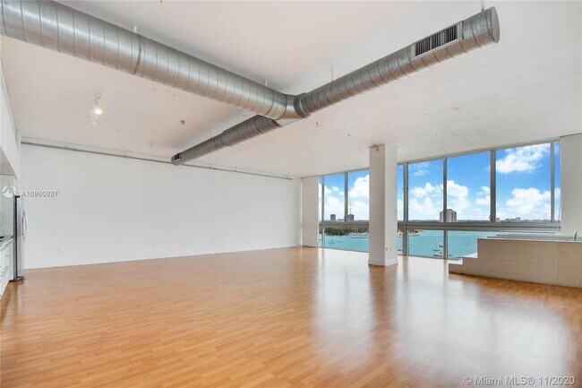 Foto del edificio - 7934 West Dr