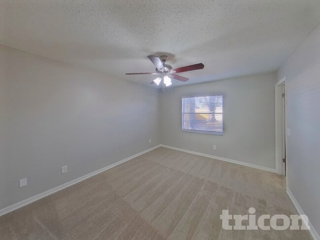 Building Photo - 910 Sunridge Point Dr