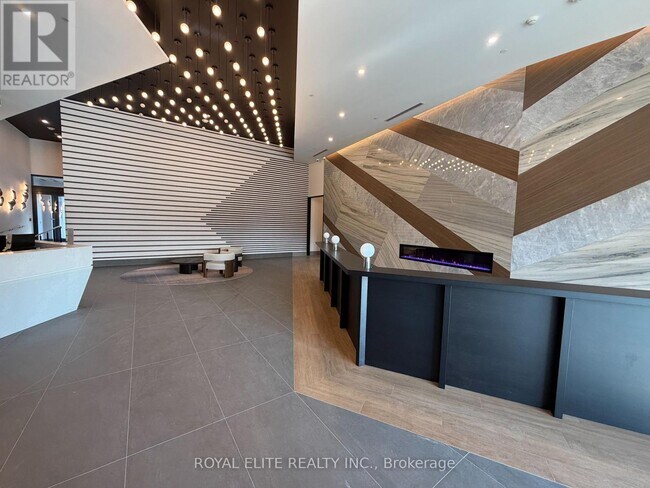 Photo du bâtiment - 1037 The Queensway