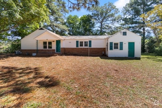 Building Photo - 3915 Glenridge Rd