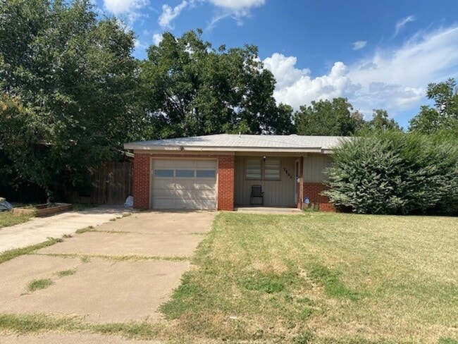 Building Photo - Unique home