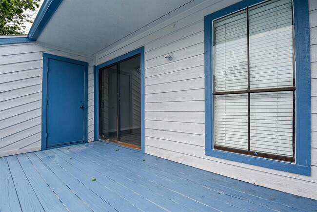 Foto del edificio - 13151 Walden Rd