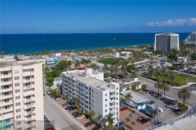 Building Photo - 2900 Banyan St