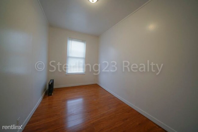 Foto del edificio - 36-02 Ditmars Blvd