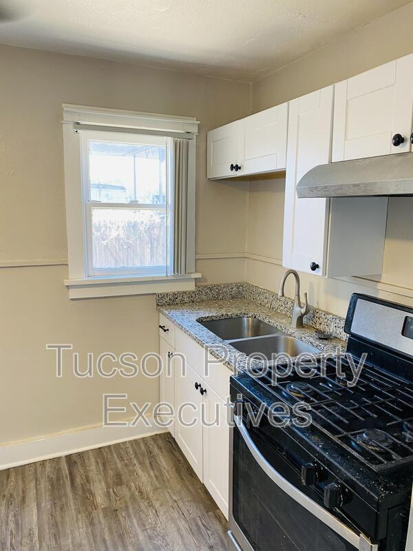 Foto del edificio - 2632 N Stone Ave