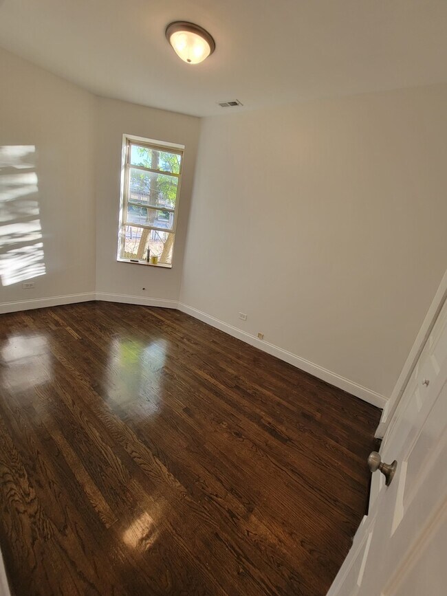 Building Photo - 3351 W Walnut St