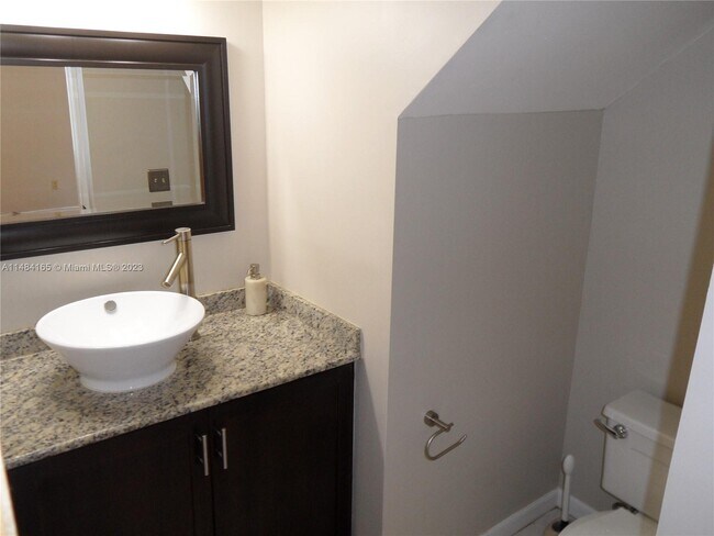 Foto del edificio - 3670 Farragut St