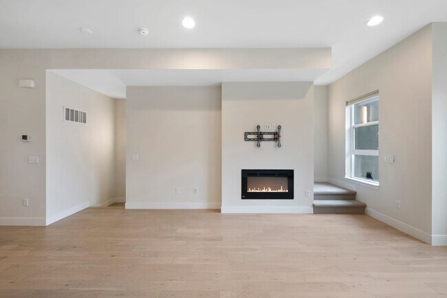 Building Photo - 3048 Wilson Ct