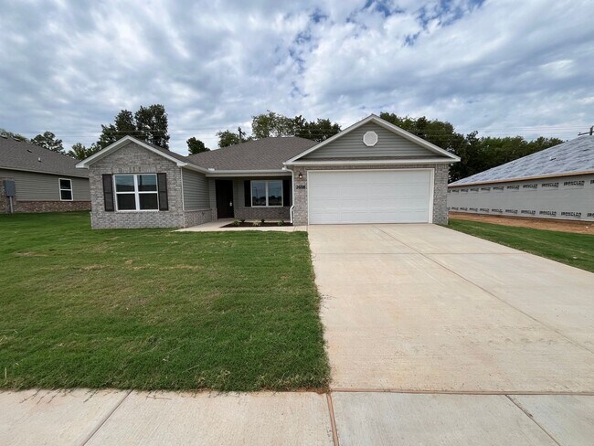 Building Photo - **PRELEASING NOW!!** NEW Four Bedroom | Two Bath Home in Pea Ridge