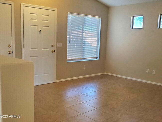 Foto del edificio - 15021 W Ventura St