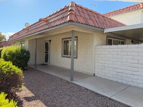 Building Photo - 1133 Willow Tree Dr