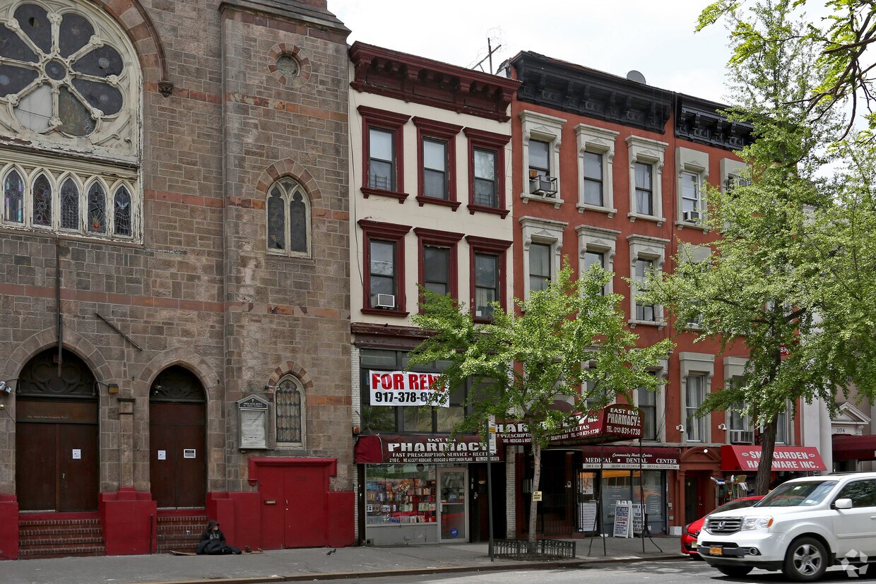 Primary Photo - 210 E 116th St