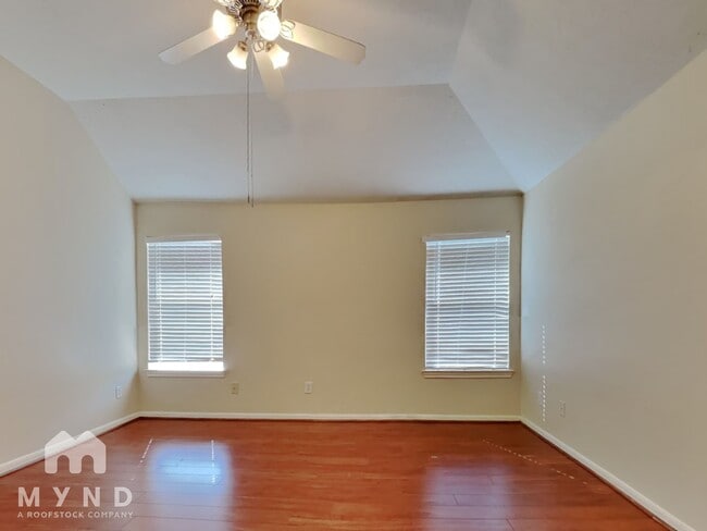 Foto del edificio - 807 Forest Star