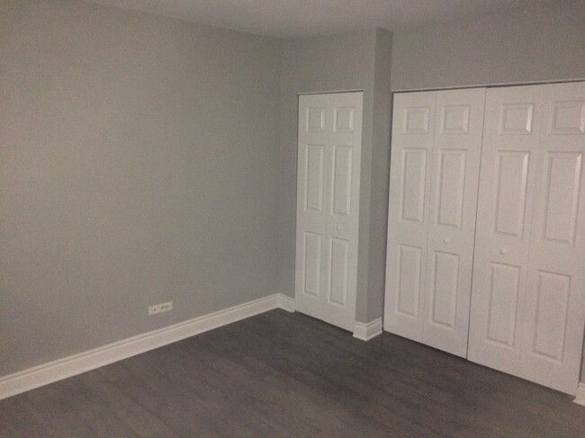 Foto del edificio - 5850 Forest View Rd