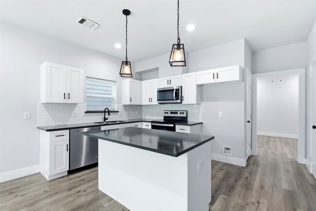 Building Photo - 6916 Tommye St