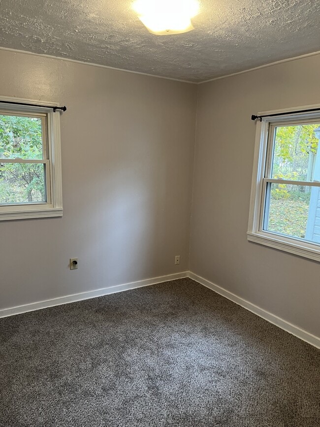 Building Photo - 1329 N Jenison Ave