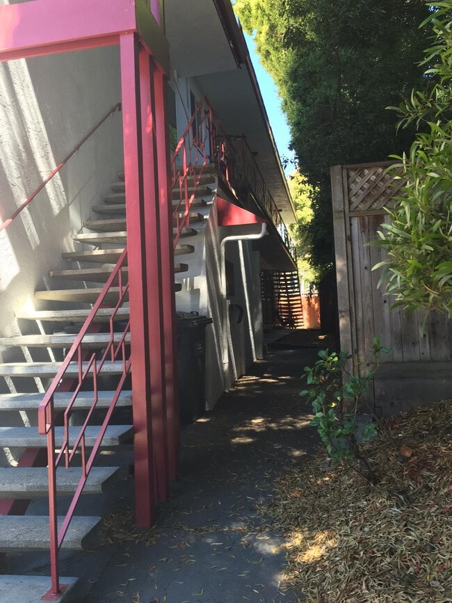 Foto del edificio - 2009 McGee Ave