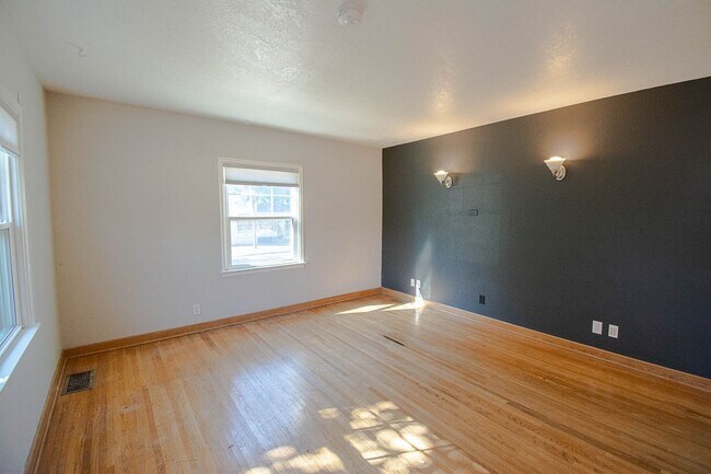 Foto del edificio - 903 12th Ave NE