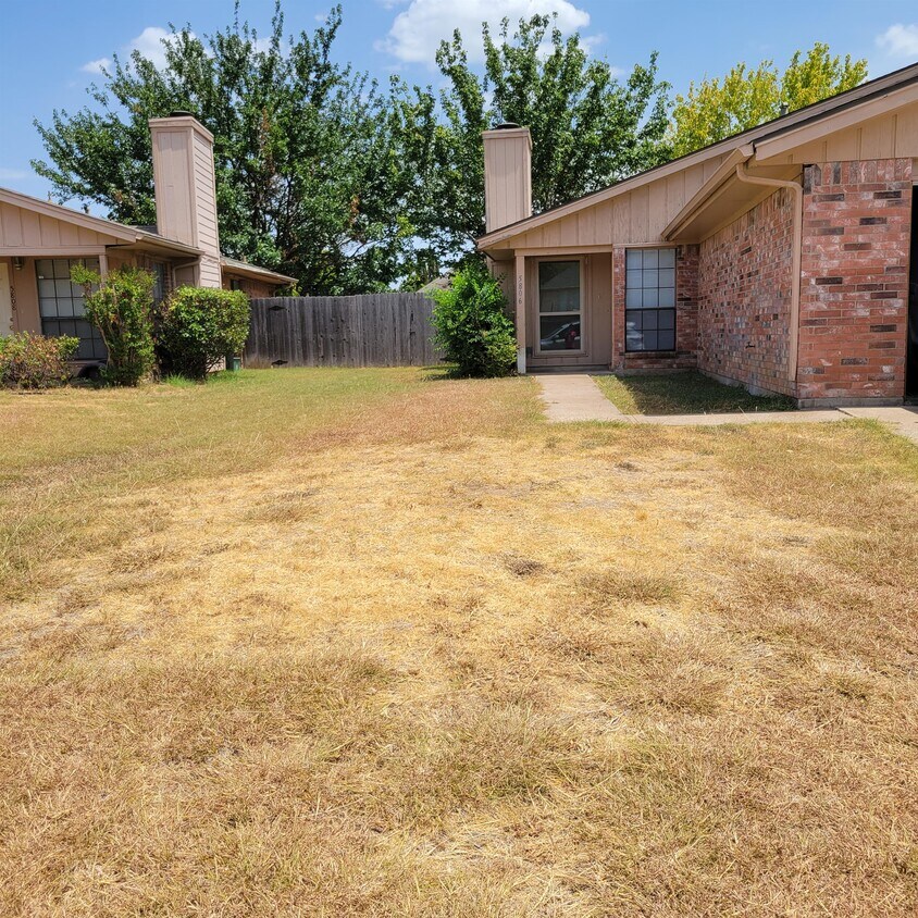 Primary Photo - 5806 Silver Sage Dr