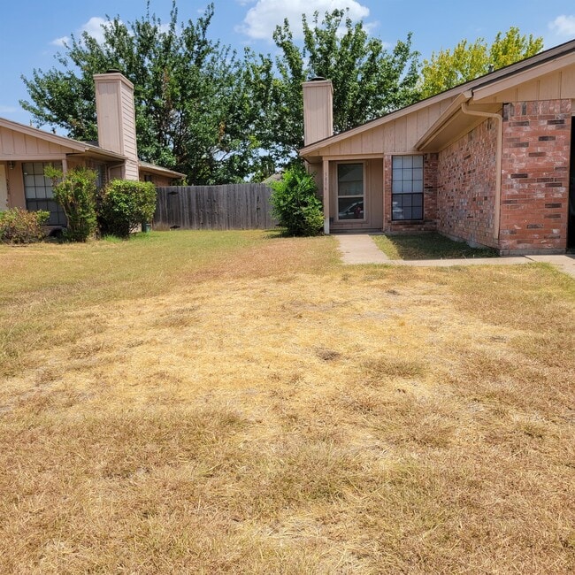 Photo - 5806 Silver Sage Dr House