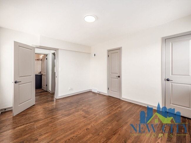 Foto del edificio - Newly Renovated Apartment Building