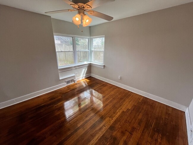 Building Photo - 3406 Cutshaw Ave