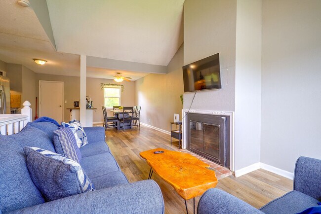 Foto del edificio - 1013 E Huntington Pl